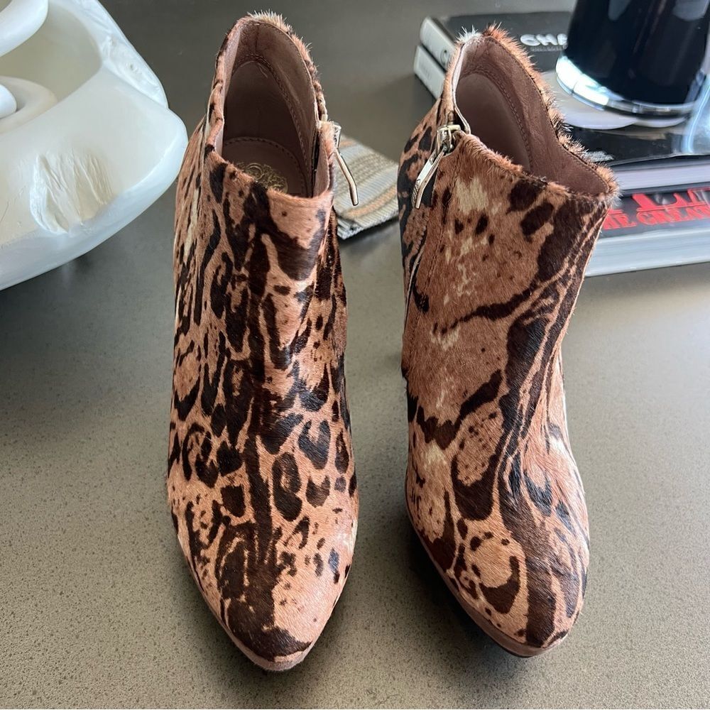 VINCE CAMUTO Ankle Boots Cow Hair Fur In Brownish Color Platform Heel Size 7.5B